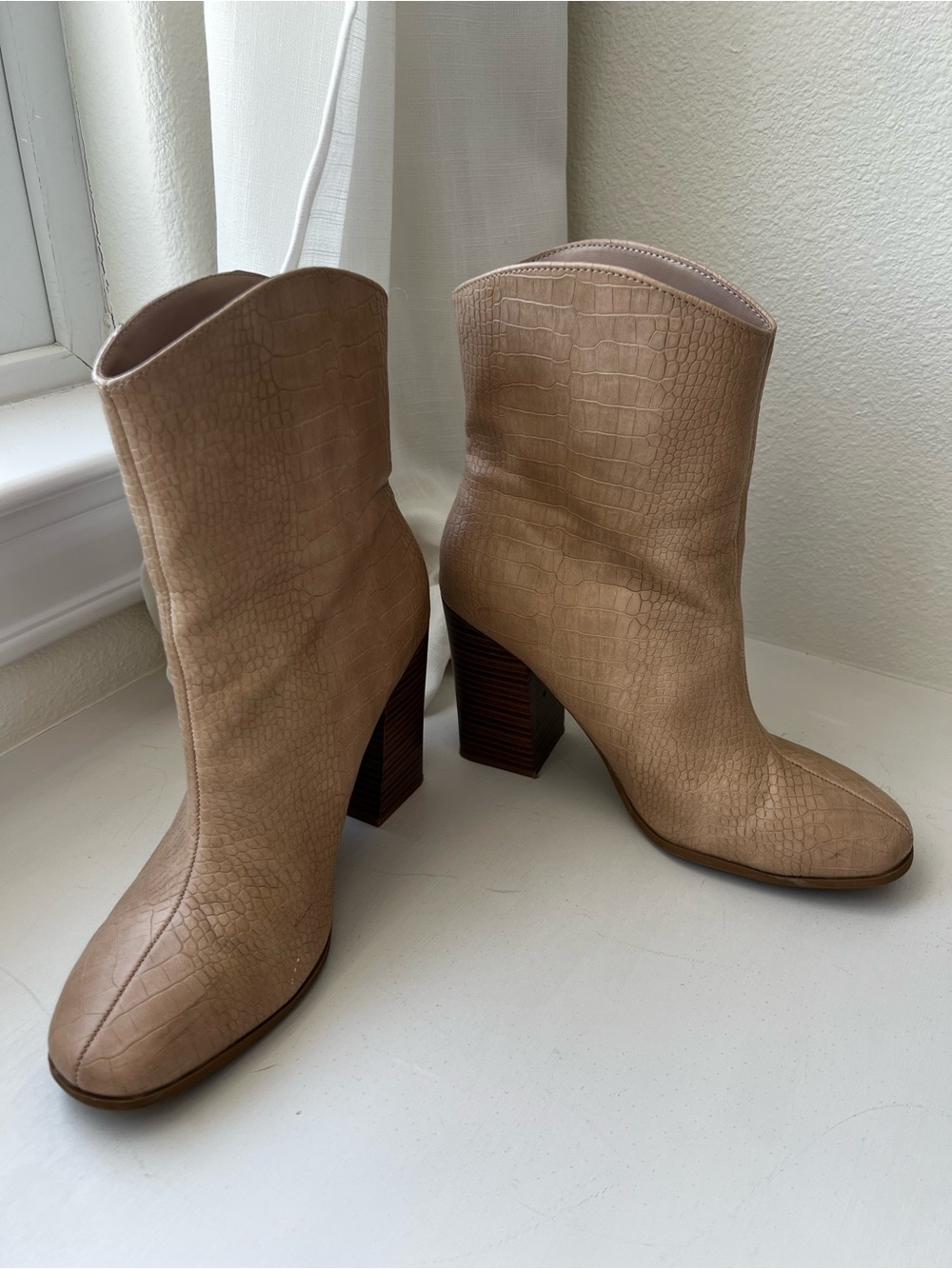 Women's Tan Croc-Embossed Block Heel Ankle Boots